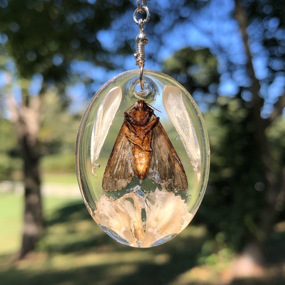 Handmade UV Resin Moth / Flower Necklace - Picture 2 of 16